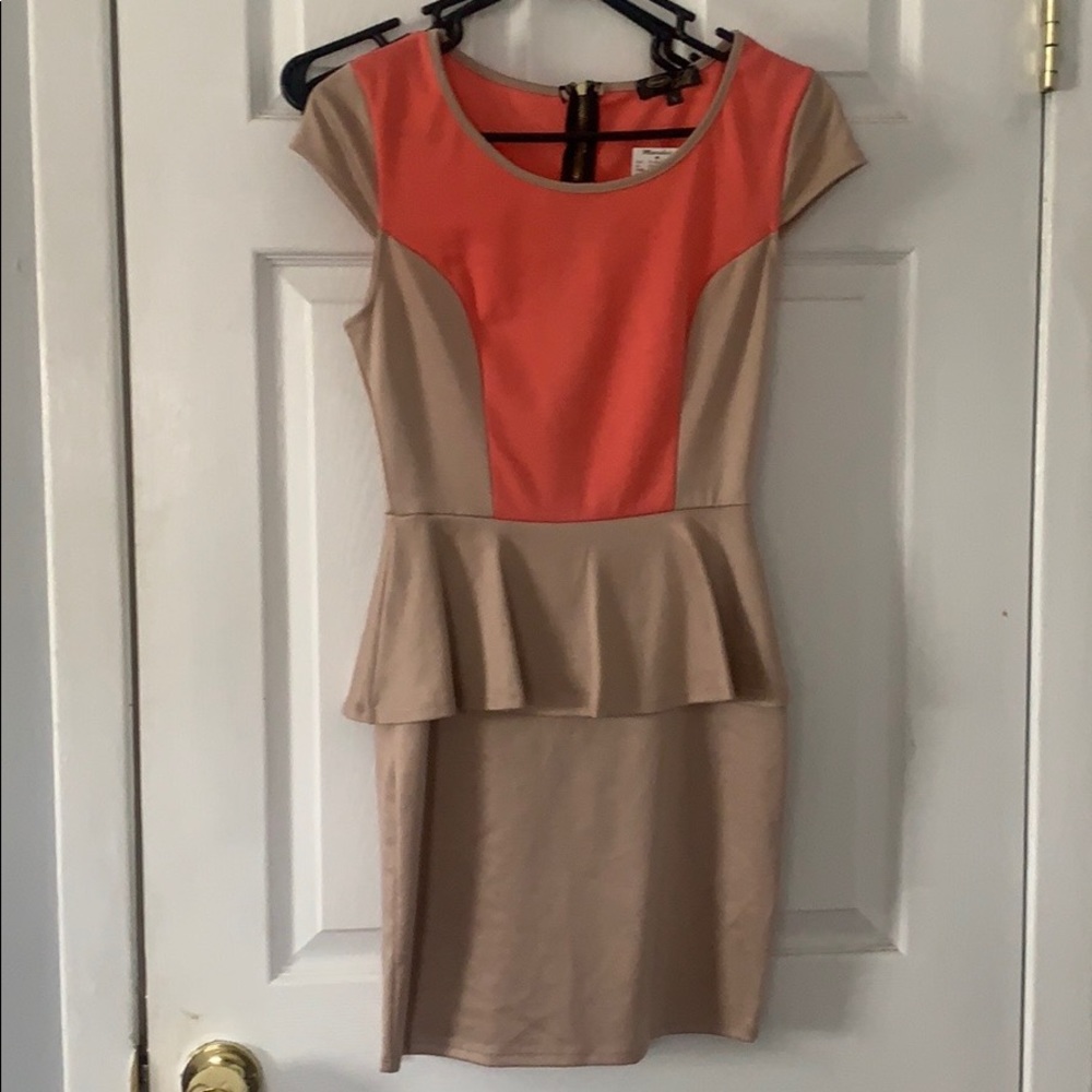 Cream and pink/peach fitted mini dress - Picture 3 of 6